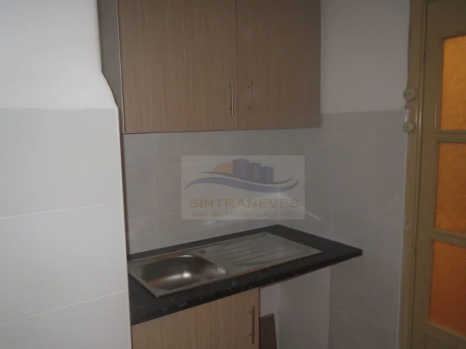 Apartamento T2 para Venda em Pontinha e Famões Foto 1