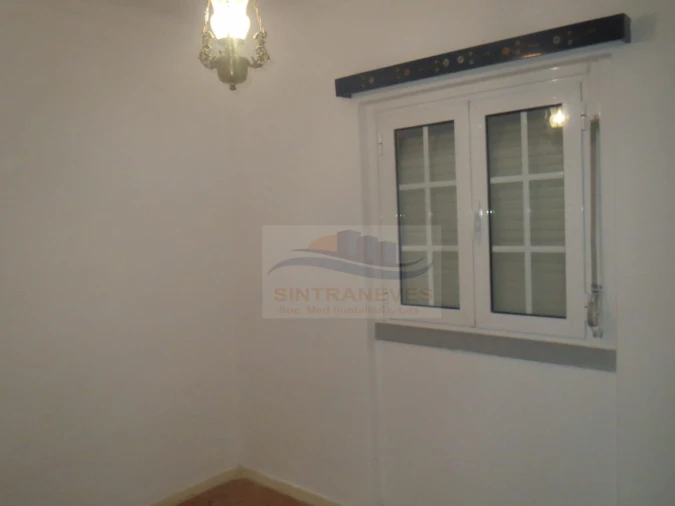 Apartamento T2 para Venda em Pontinha e Famões Foto 3