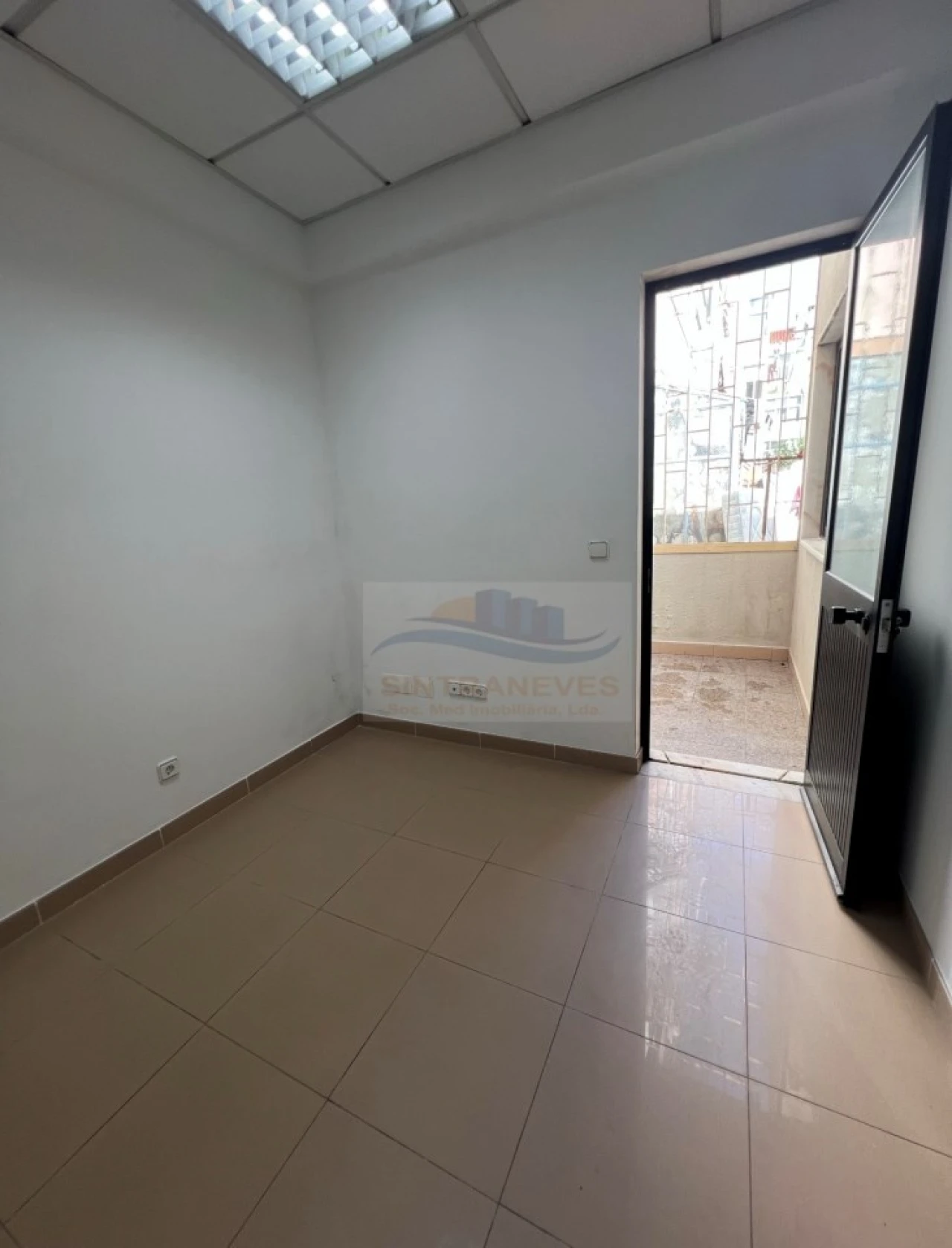 Apartamento T1 para Venda em Águas Livres Foto 3