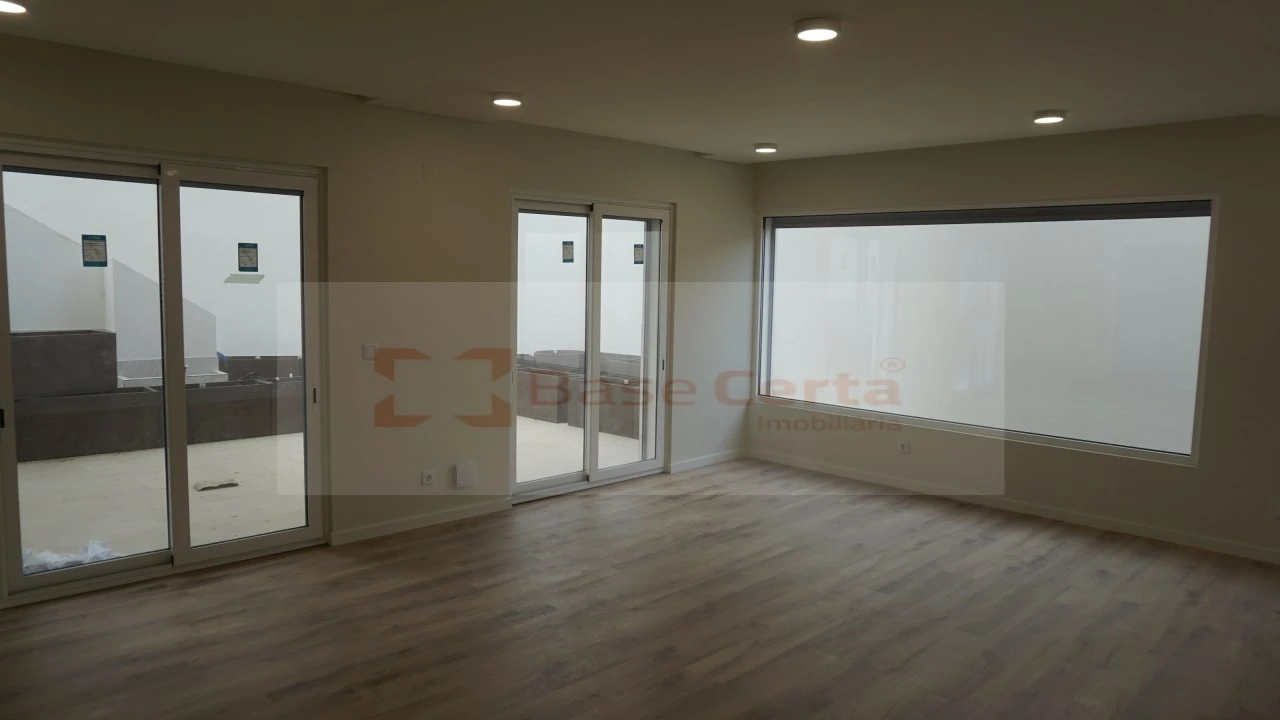 Apartamento T3 para Venda em Almada, Cova da Piedade, Pragal e Cacilhas Foto 19