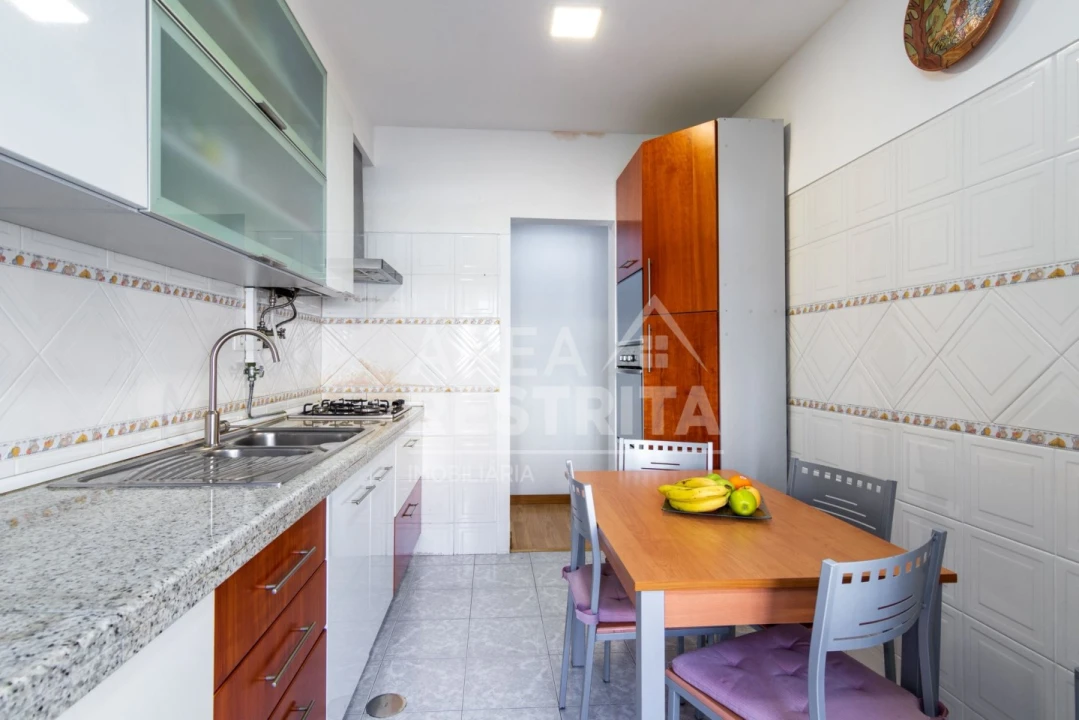 Apartamento T2 para Venda em Amora Foto 2