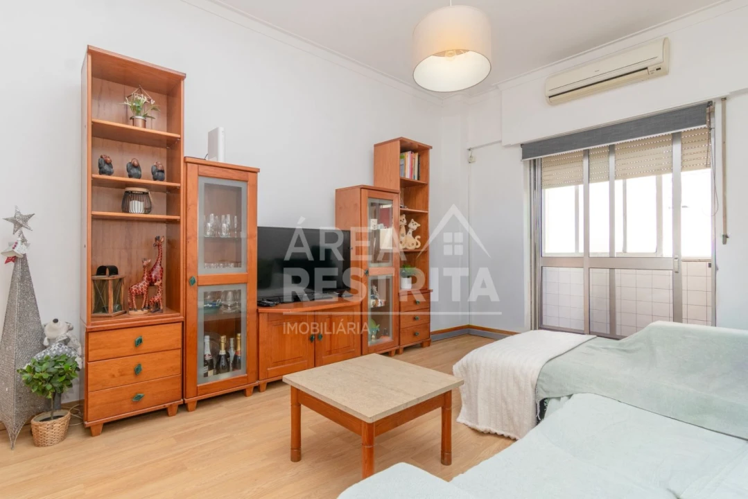 Apartamento T2 para Venda em Amora Foto 4