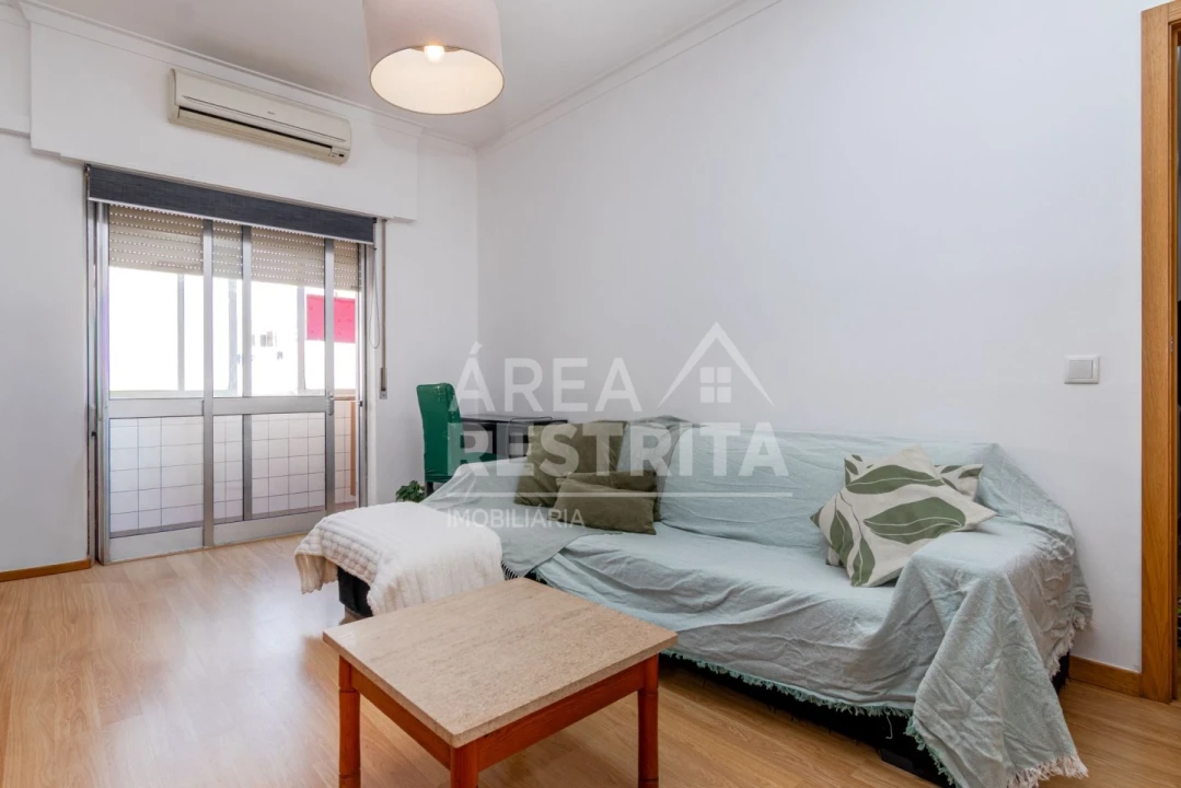 Apartamento T2 para Venda em Amora Foto 5