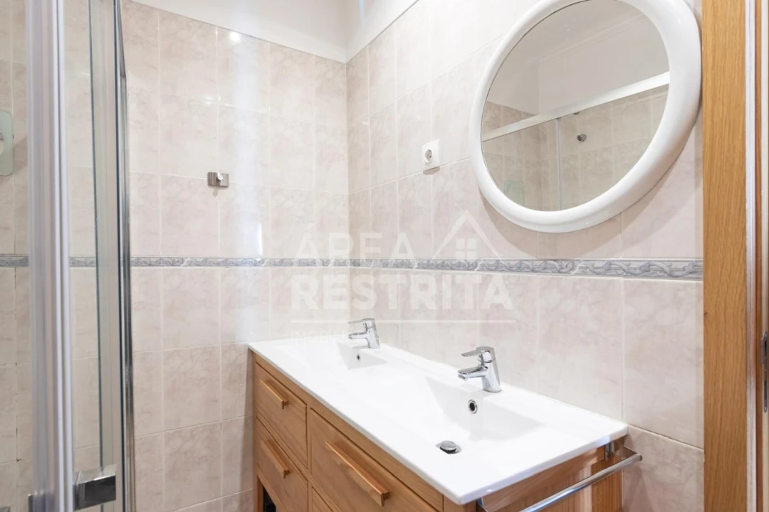 Apartamento T2 para Venda em Amora Foto 12