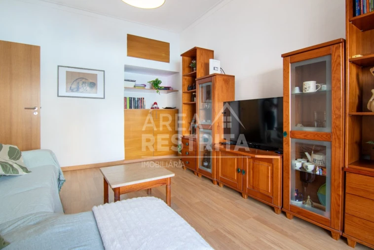Apartamento T2 para Venda em Amora Foto 6