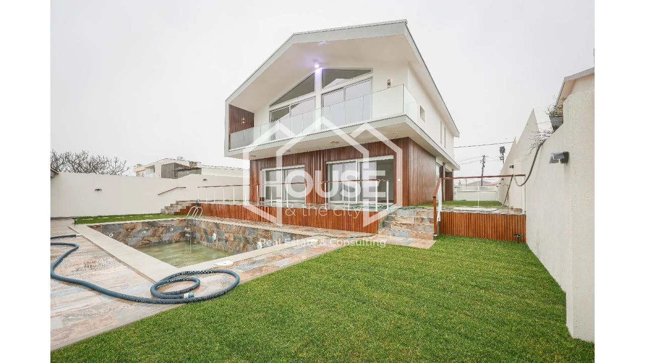 Moradia T5 para Venda em Gafanha da Encarnação Foto 2