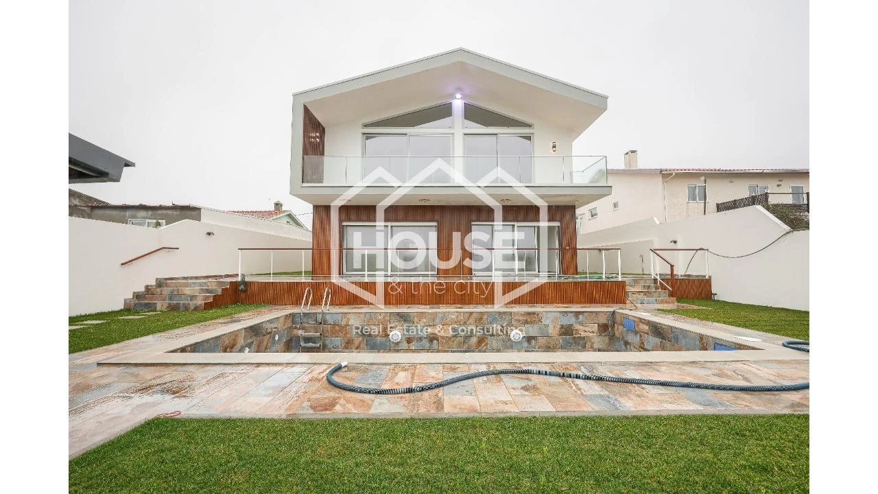 Moradia T5 para Venda em Gafanha da Encarnação Foto 3