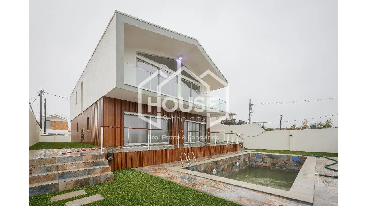 Moradia T5 para Venda em Gafanha da Encarnação Foto 4