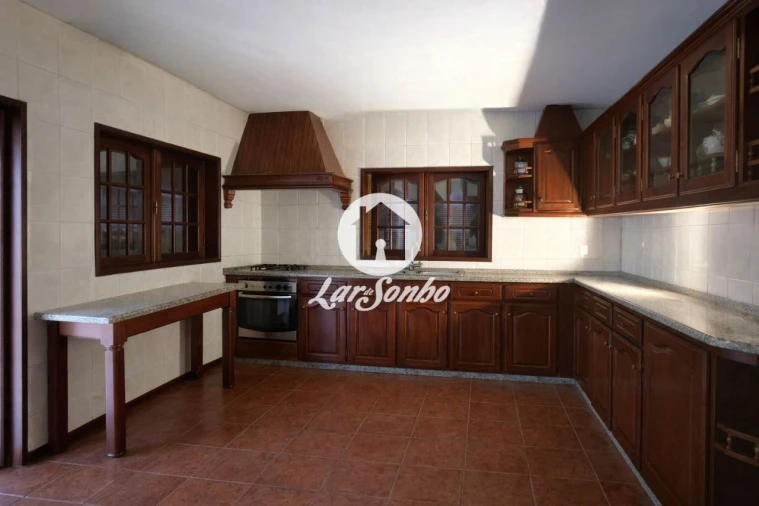 Moradia T4 para Venda em Laundos Foto 7