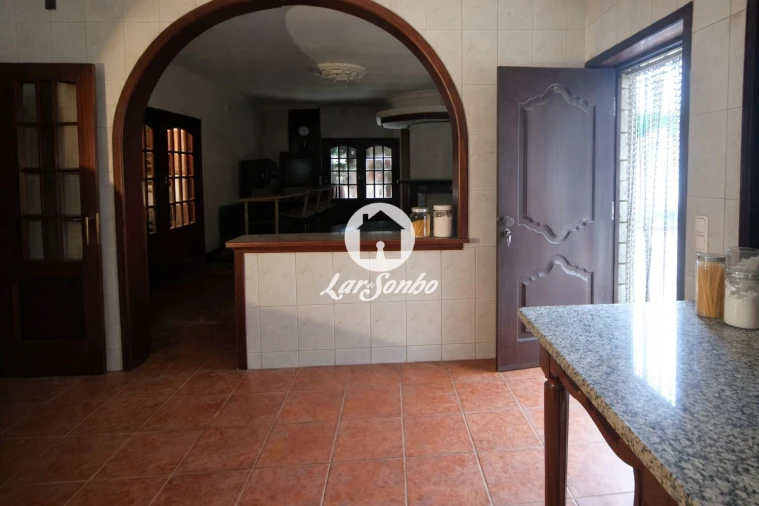 Moradia T4 para Venda em Laundos Foto 8