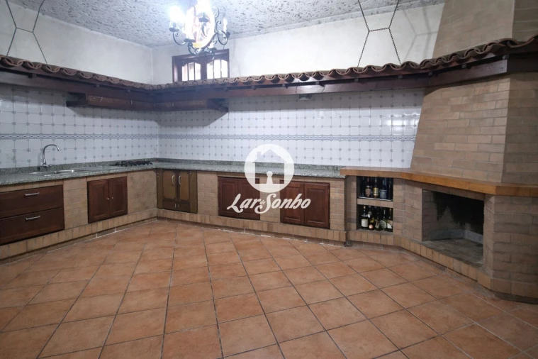 Moradia T4 para Venda em Laundos Foto 12