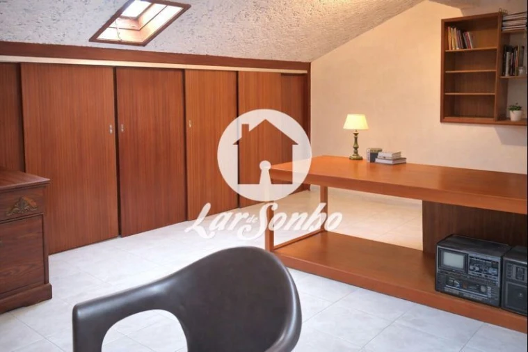 Moradia T4 para Venda em Laundos Foto 17