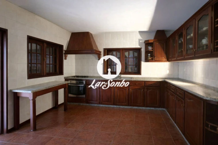 Moradia T4 para Venda em Laundos Foto 24