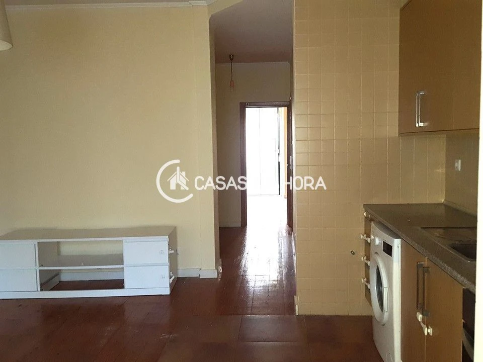 Apartamento T2 para Arrendamento em Penha de França Foto 4