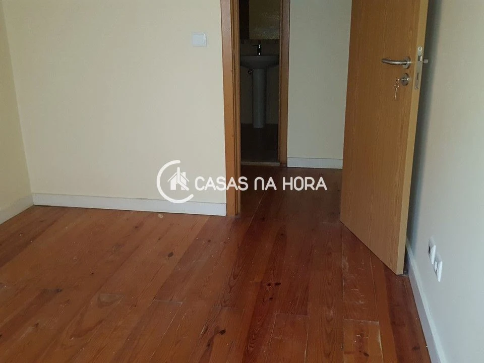 Apartamento T2 para Arrendamento em Penha de França Foto 11