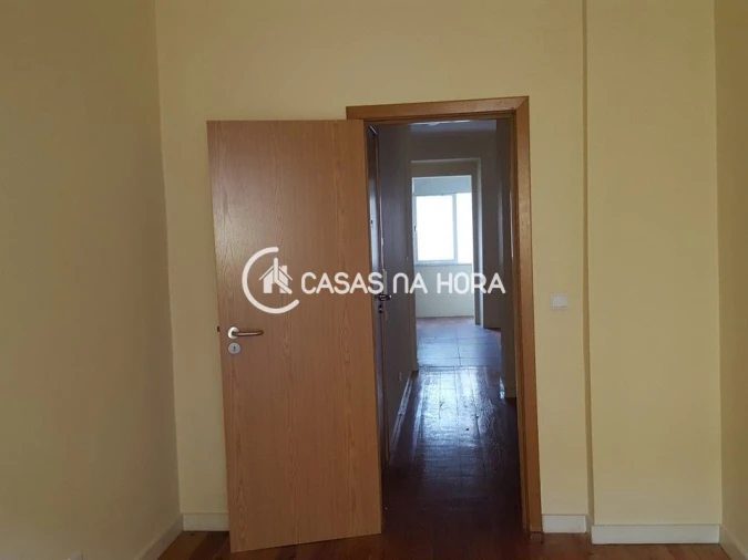 Apartamento T2 para Arrendamento em Penha de França Foto 8