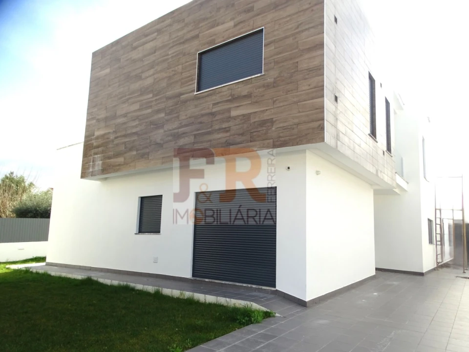 Moradia T5 para Venda em Azeitão (São Lourenço e São Simão) Foto 1