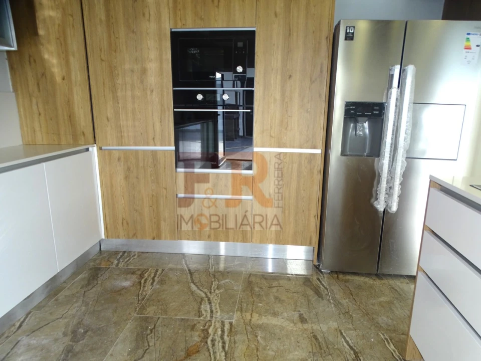 Moradia T5 para Venda em Azeitão (São Lourenço e São Simão) Foto 14