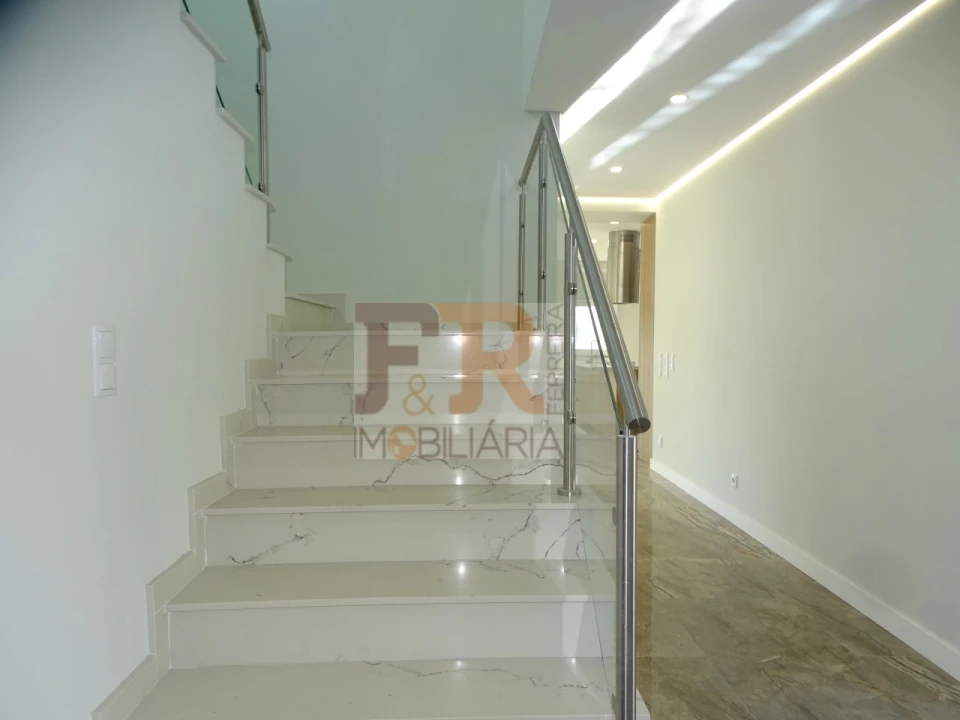 Moradia T5 para Venda em Azeitão (São Lourenço e São Simão) Foto 30