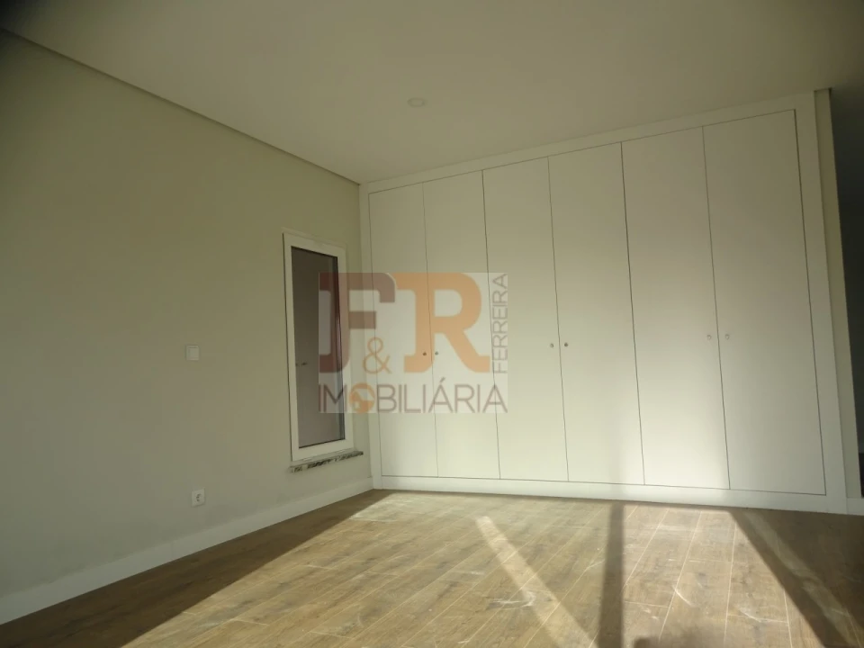 Moradia T5 para Venda em Azeitão (São Lourenço e São Simão) Foto 33