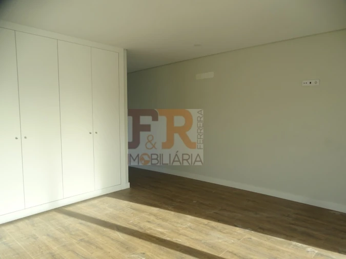 Moradia T5 para Venda em Azeitão (São Lourenço e São Simão) Foto 36