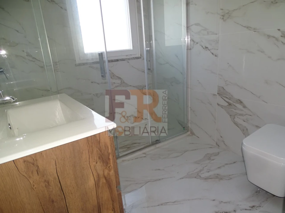 Moradia T5 para Venda em Azeitão (São Lourenço e São Simão) Foto 36