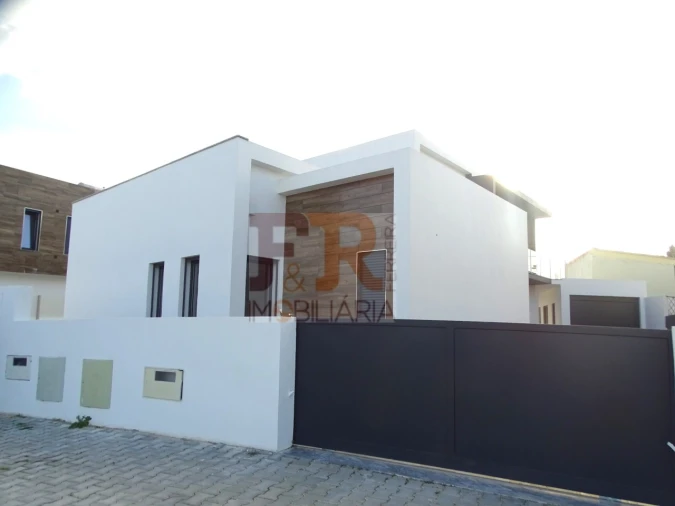 Moradia T5 para Venda em Azeitão (São Lourenço e São Simão) Foto 1