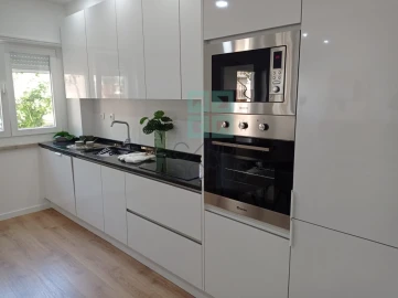 Apartamento T3 para Venda em Benfica