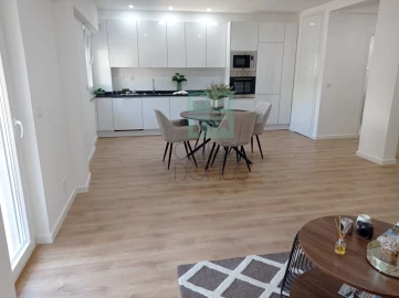 Apartamento T3 para Venda em Benfica