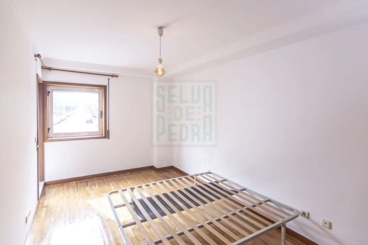 Apartamento T1 para Arrendamento em Paranhos Foto 11