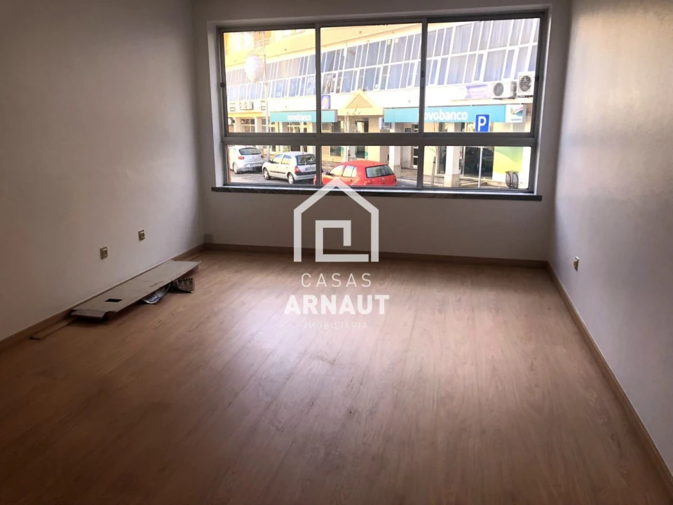 Loja para Arrendamento em Pombal Foto 4