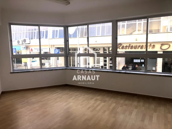 Loja para Arrendamento em Pombal Foto 6