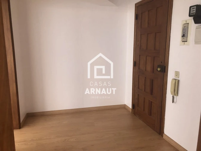 Loja para Arrendamento em Pombal Foto 8