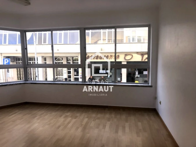 Loja para Arrendamento em Pombal Foto 5