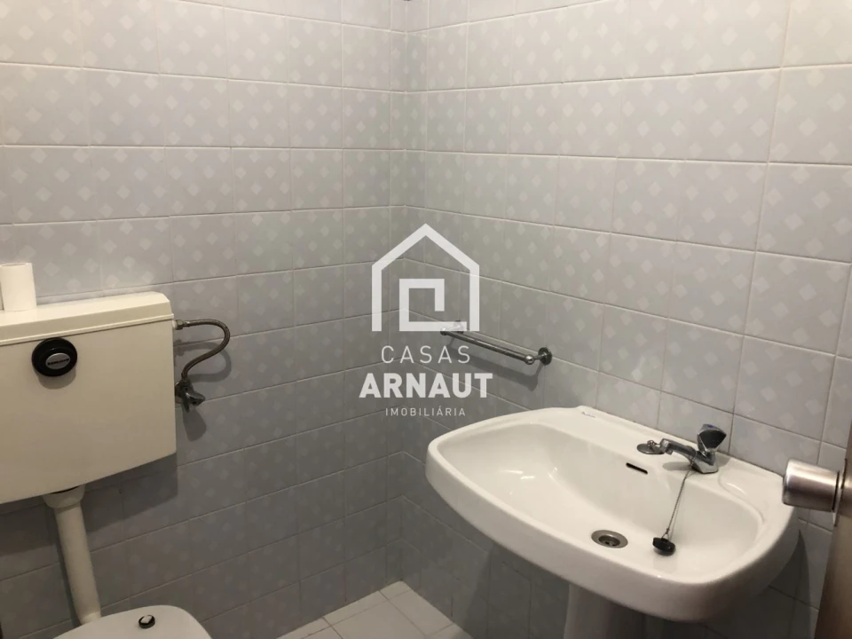 Loja para Arrendamento em Pombal Foto 11