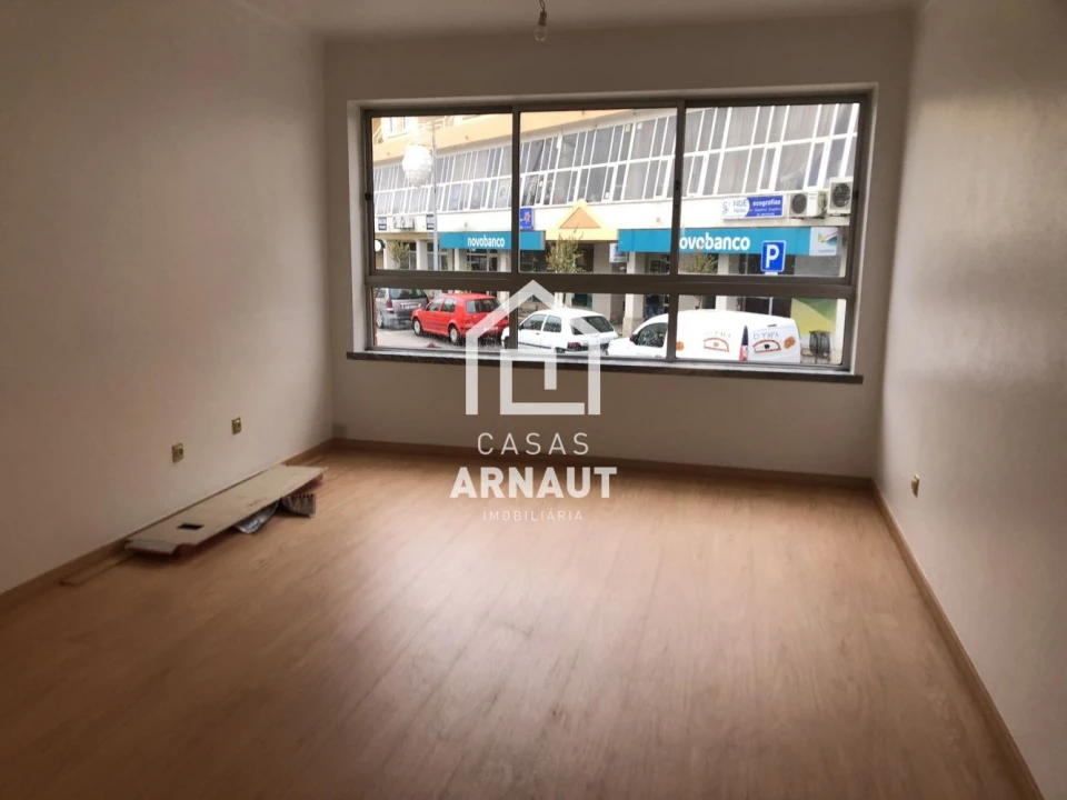 Loja para Arrendamento em Pombal Foto 3