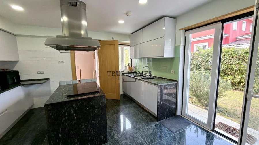 Moradia T5 para Venda em Charneca de Caparica e Sobreda Foto 20