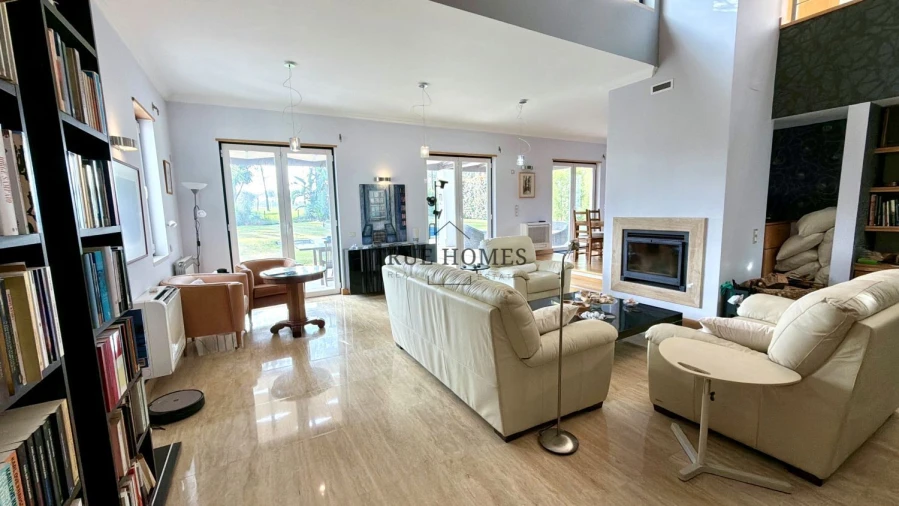 Moradia T5 para Venda em Charneca de Caparica e Sobreda Foto 10