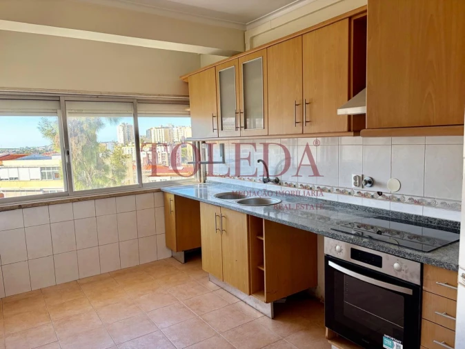 Apartamento T2 para Venda em Queluz e Belas Foto 2
