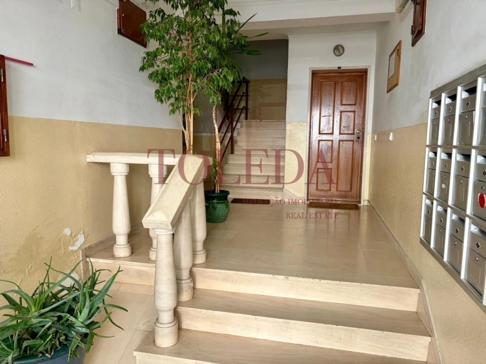 Apartamento T2 para Venda em Queluz e Belas Foto 21