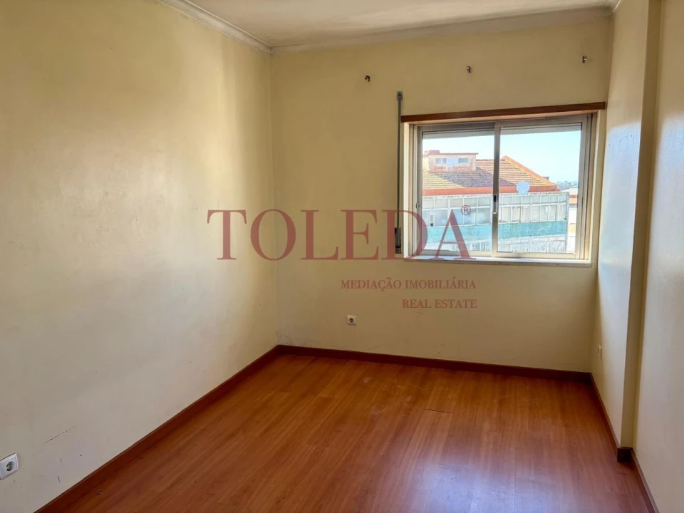 Apartamento T2 para Venda em Queluz e Belas Foto 17