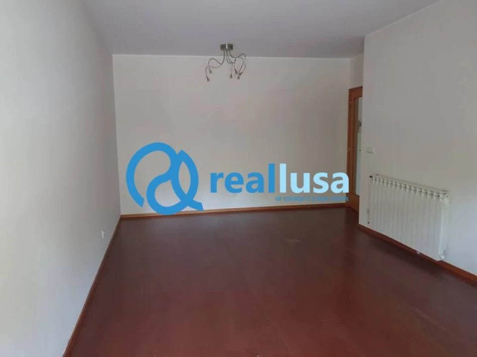 Apartamento T3 para Venda em Oliveira do Douro Foto 3