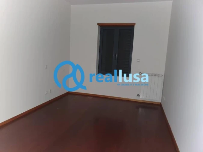 Apartamento T3 para Venda em Oliveira do Douro Foto 9