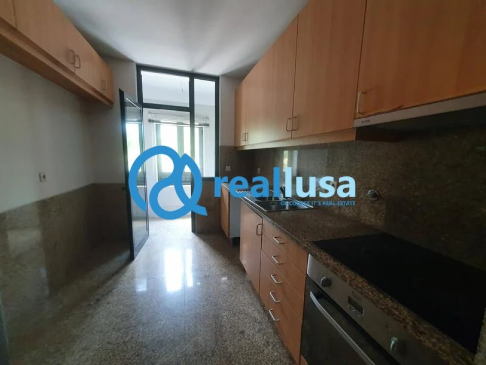 Apartamento T3 para Venda em Oliveira do Douro Foto 2