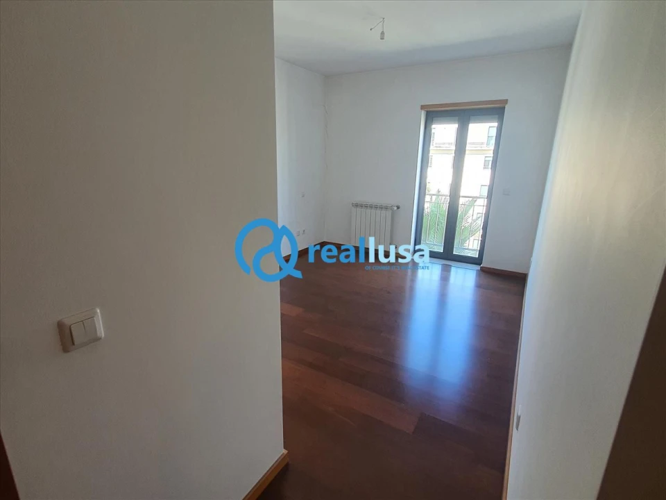 Apartamento T4 para Venda em Oliveira do Douro Foto 10