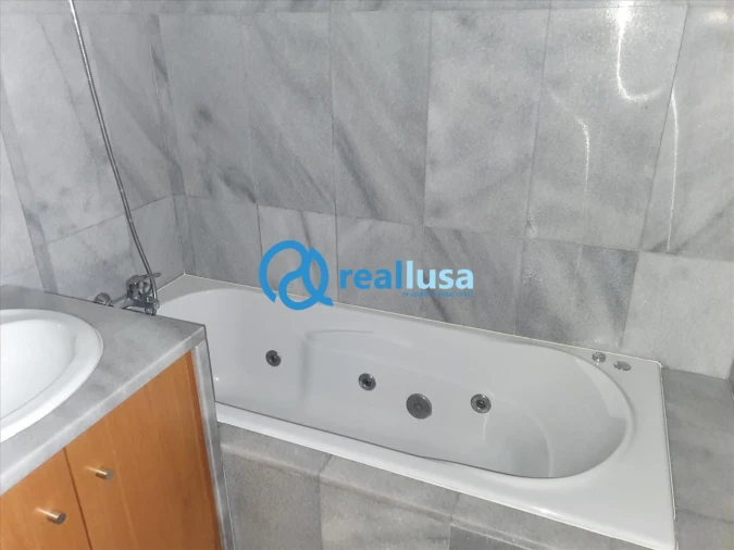 Apartamento T4 para Venda em Oliveira do Douro Foto 18