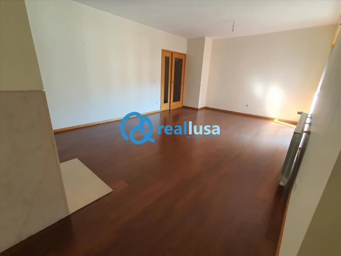 Apartamento T4 para Venda em Oliveira do Douro Foto 5