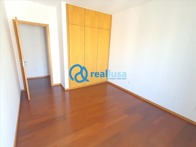 Apartamento T4 para Venda em Oliveira do Douro Foto 11