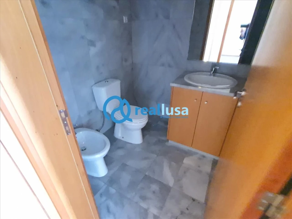 Apartamento T4 para Venda em Oliveira do Douro Foto 6