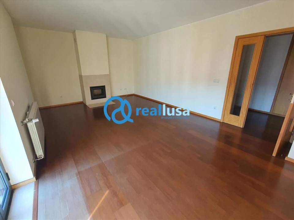 Apartamento T4 para Venda em Oliveira do Douro Foto 3